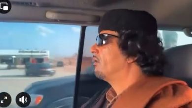 “يحيا-القائد”.-شاهد-شبيه-القذافي-يتجول-في-شوارع-ليبيا